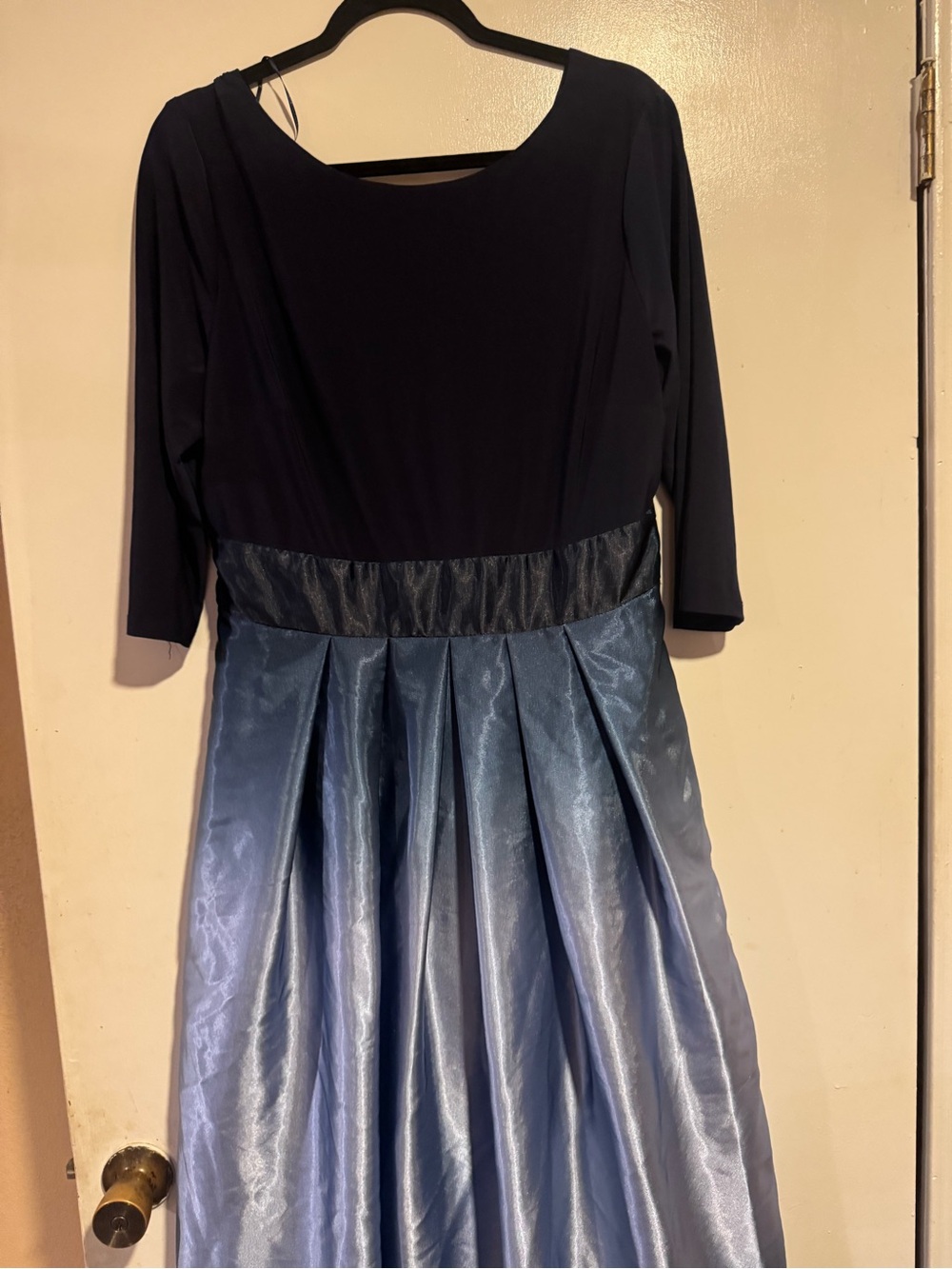 SLNY Ombre Satin Long Formal Gown Navy Blue Size 16 Style 9151111 - Picture 3 of 8